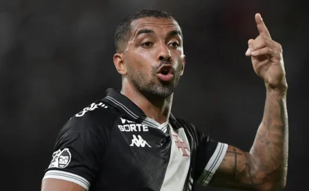 Vasco exige R$ 62 milhões por Paulo Henrique, alvo do Palmeiras