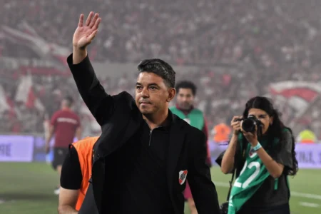 Vasco explora mercado estrangeiro e almeja Artur Jorge ou Marcelo Gallardo Vasco explora mercado estrangeiro e almeja Artur Jorge ou Marcelo Gallardo