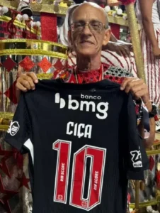 Vasco homenageia mestre Ciça e celebra título da Viradouro no Carnaval do Rio