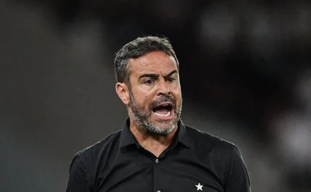 Vasco mantém o interesse em Artur Jorge e aguarda avanço nas negociações