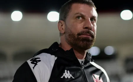 Vasco mira em Gallardo ou Artur Jorge, mas mantém negociações com Renato Gaúcho Vasco mira em Gallardo ou Artur Jorge, mas mantém negociações com Renato Gaúcho