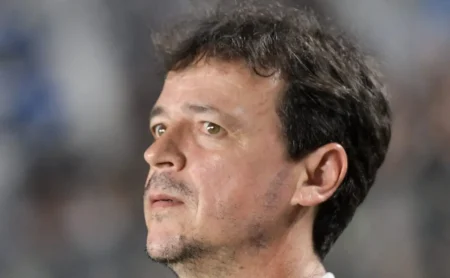 Vasco reage, empata e elimina o Volta Redonda nos pênaltis após mudanças de Fernando Diniz Vasco reage, empata e elimina o Volta Redonda nos pênaltis após mudanças de Fernando Diniz