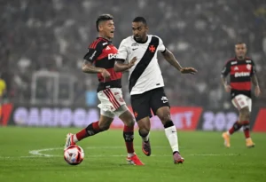 Vasco rejeita investidas do Grêmio por Paulo Henrique