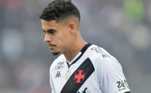 Vasco terá desfalque de Lucas Freitas no clássico contra o Botafogo por problema clínico