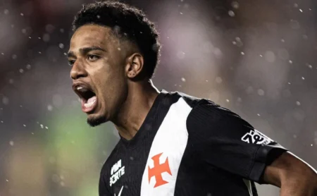 Vasco vence Botafogo em jogo marcado pela chuva e atuação de Brenner no Carioca
