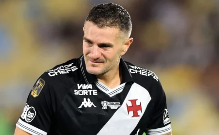 Vegetti é criticado no Paraguai um mês após deixar o Vasco e perde apoio da torcida