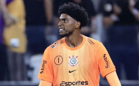 Velloso analisa falha de Hugo Souza no gol do Palmeiras e defende goleiro do Corinthians