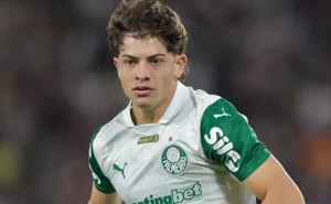 Venda de Giay com martelo batido: Palmeiras exige R$ 73 milhões Venda de Giay com martelo batido: Palmeiras exige R$ 73 milhões