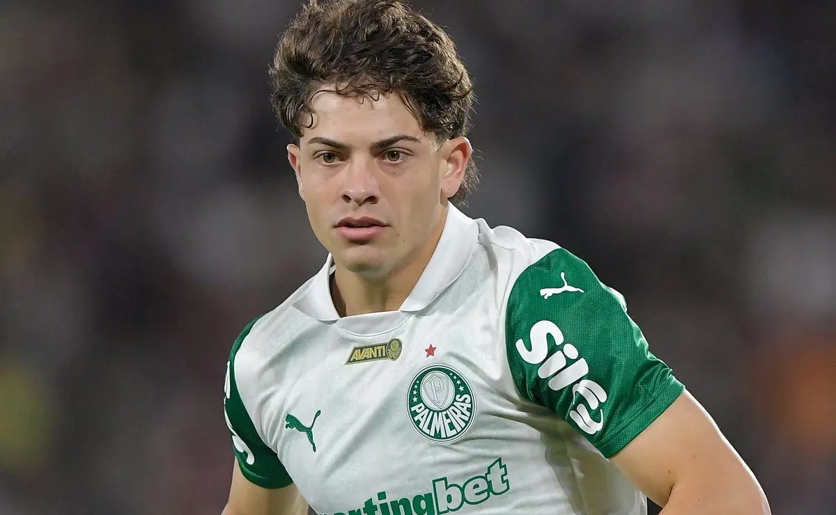 Venda de Giay com martelo batido: Palmeiras exige R$ 73 milhões Venda de Giay com martelo batido: Palmeiras exige R$ 73 milhões