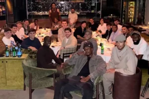 Vini Jr. e Mbappé oferecem jantar ao elenco do Real Madrid antes de jogo da Champions League
