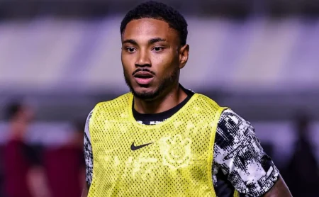 Vitinho analisa vitória sobre o São Bernardo e projeta foco do Corinthians: “Vamos buscar a vitória”