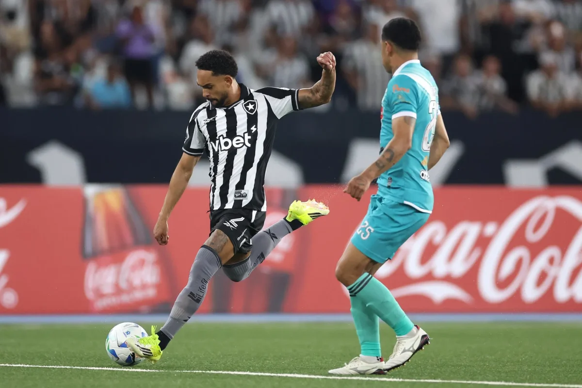 Vitinho se destaca no Botafogo e se torna trunfo ofensivo com Anselmi: "Jogador muito inteligente"