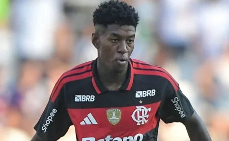 Vitão desafia Léo Ortiz e surge como possível reforço do Flamengo contra o Lanús Vitão desafia Léo Ortiz e surge como possível reforço do Flamengo contra o Lanús