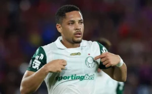 Vitor Roque decide e Palmeiras vence o Internacional fora de casa no Brasileirão
