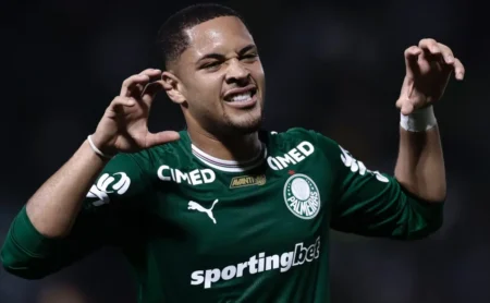 Vitor Roque brilha com dois gols na vitória do Palmeiras sobre o Capivariano