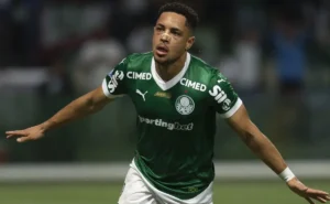 Vitor Roque, do Palmeiras, desperta interesse do Tottenham no mercado europeu