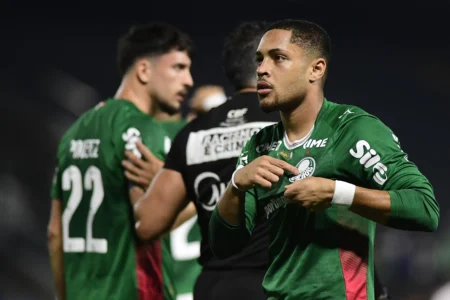 Vitor Roque no Top 10: confira o ranking dos maiores pontuadores do Cartola