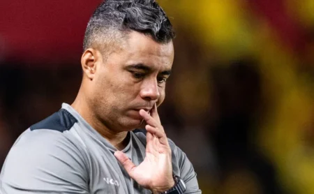 Vitória terá cinco desfalques contra o Flamengo, confirma Jair Ventura