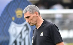 Vojvoda afasta rumores de demissão e confia no elenco do Santos para a recuperação na temporada