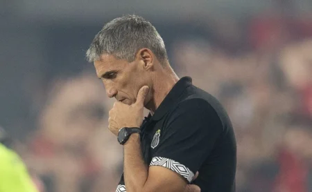 Vojvoda aposta em esquema 4-3-3, mas Santos não vence o Athletico-PR na Ligga Arena