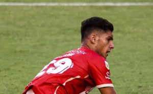 Vojvoda deve aprovar a contratação de Di Cesare; Racing pede R$ 28 milhões ao Santos