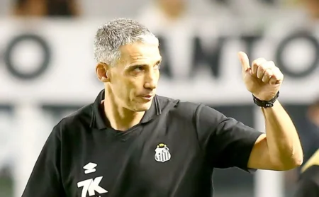 Vojvoda renova esperanças no Santos para duelo contra o Vasco, adversário com o ataque mais fraco do Brasileirão