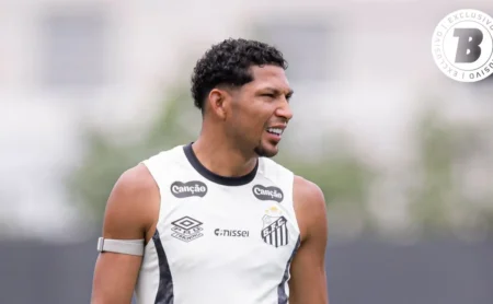 Vojvoda se encanta com Rony e atacante já conquista prestígio no Santos após chegada