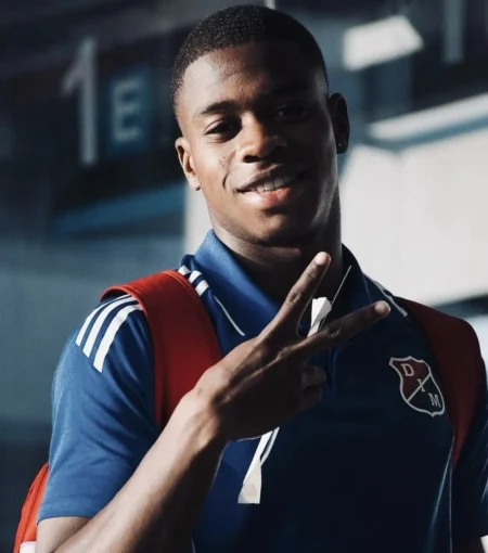 Volante colombiano é oferecido ao Cruzeiro, que não planeja reforços para a posição