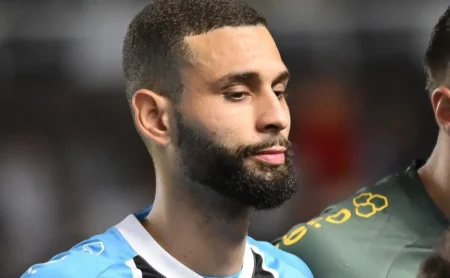 Wagner Leonardo: Luís Castro o deixa fora de Grêmio x Juventude e abre caminho para negociação Wagner Leonardo: Luís Castro o deixa fora de Grêmio x Juventude e abre caminho para negociação