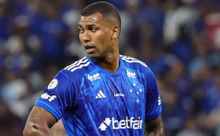 Walace é novamente vetado por Tite e futuro no Cruzeiro permanece incerto