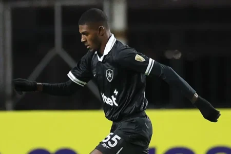Wallace Davi se adapta à altitude e surge como opção no Botafogo para a Libertadores