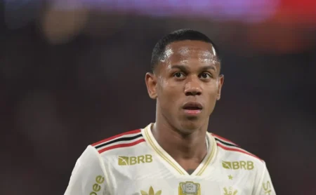 Wallace Yan, ex-Bragantino, retorna aos planos do Flamengo: diretoria explica negociação Wallace Yan, ex-Bragantino, retorna aos planos do Flamengo: diretoria explica negociação