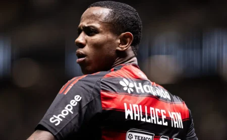 Wallace Yan almeja espaço de centroavante para se firmar em retorno ao Flamengo