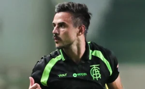 Willian Bigode, do América-MG, em recuperação, é relacionado e pode jogar contra o Cruzeiro no clássico mineiro.