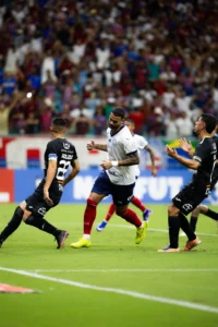 Willian José analisa erros na eliminação do Bahia e projeta futuro: "Aguentar a pressão"