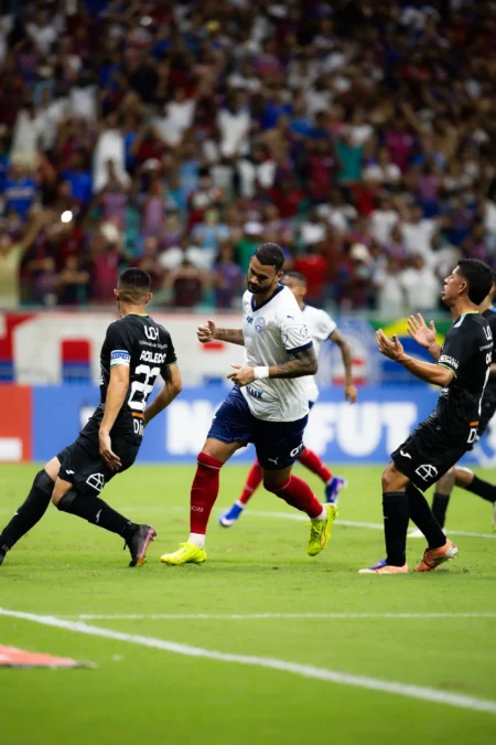 Willian José analisa erros na eliminação do Bahia e projeta futuro: "Aguentar a pressão"