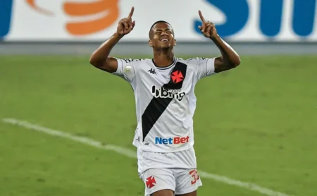 Ygor Catatau analisa o Vasco e projeta duelo decisivo em São Januário: “Tenho carinho” Ygor Catatau analisa o Vasco e projeta duelo decisivo em São Januário: “Tenho carinho”