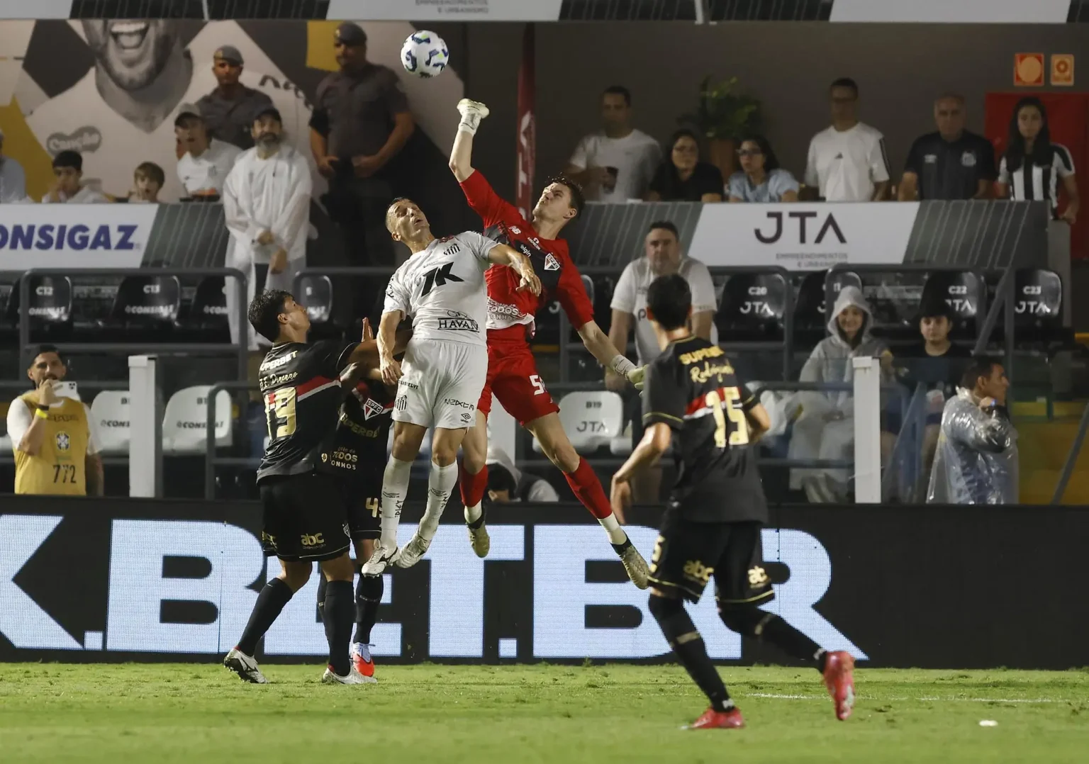 Young pode deixar o São Paulo sem custos após insatisfação com a perda de espaço