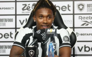 Ythallo elogia Anselmi e projeta estreia pelo Botafogo: “Vem conversando bastante com a gente”