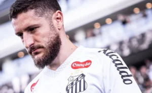 Zé Rafael começa transição física, e retorno preocupa no Santos