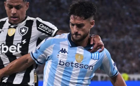 Zagueiro Marco Di Césare comenta sobre interesse do Santos após destaque no Racing
