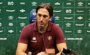 Zubeldía evita polêmica sobre saída de Everaldo do Fluminense: “Analisa situação”