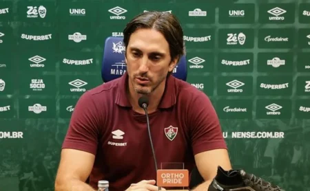Zubeldía evita polêmica sobre saída de Everaldo do Fluminense: “Analisa situação”