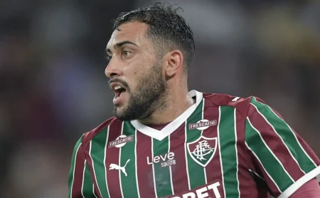 Zubeldía não descarta reforço na zaga após vaias a Freytes em Fluminense x Bangu