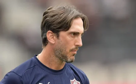 Zubeldía pressiona diretoria do Fluminense por reforço e substituto para Lima