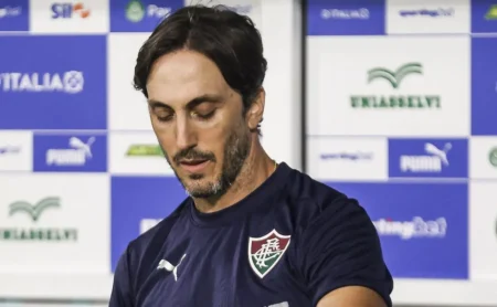Zubeldía revela busca do Fluminense por centroavante para a temporada: “Tomara que consigamos um”