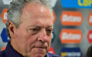 Abel Braga manifesta apoio a Marlon após grave lesão e gesto comove o futebol Abel Braga manifesta apoio a Marlon após grave lesão e gesto comove o futebol