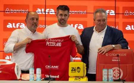 Abel Braga se destaca no vestiário do Internacional em fase de recuperação no Brasileirão