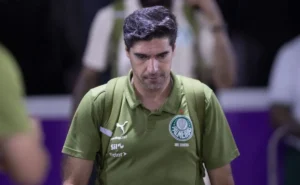 Abel Ferreira dedica palavras à torcida do Palmeiras após o título: “Ninguém vence sozinho”