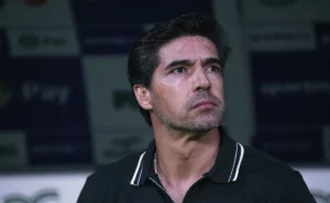 Abel Ferreira aposta em Arthur em Palmeiras x Mirassol e recebe elogios da torcida: “ganhando chance”